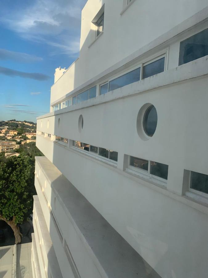 Elegant Studio Et Parking Dans Batiment Historique Saint Tropez Bagian luar foto