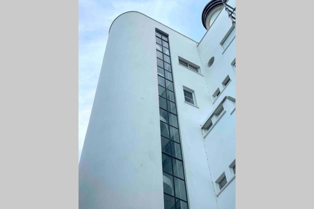 Elegant Studio Et Parking Dans Batiment Historique Saint Tropez Bagian luar foto