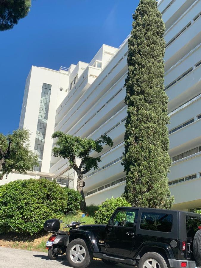 Elegant Studio Et Parking Dans Batiment Historique Saint Tropez Bagian luar foto